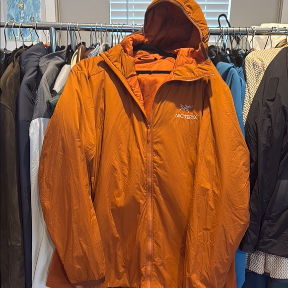 Arc'teryx Atom Vibrant Orange Outdoor Jacket - Picture 1 of 5